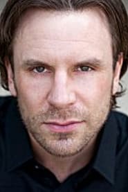 Stuart G Murphy dans le rôle de Anton