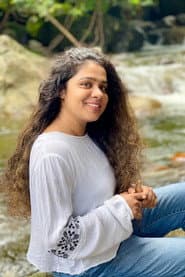 Sinethi Akila dans le rôle de Kalu Ethana (Youth)