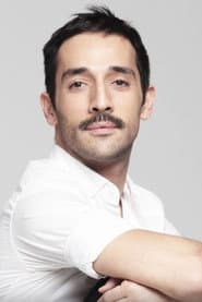 Miguel Flor De Lima في دور Hombre Ascensor (Pasado)