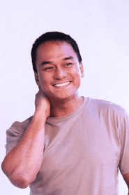 Gardo Versoza في دور Father Eddie
