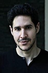 Ziad Abaza dans le rôle de James Lee