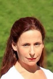 Πόπη Αβραάμ dans le rôle de Mrs Lenia
