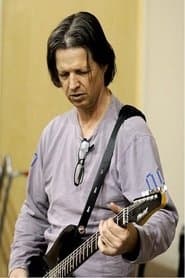Scott Olson dans le rôle de Guitar