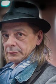 Jean-Damien Barbin في دور Abbé Salamito
