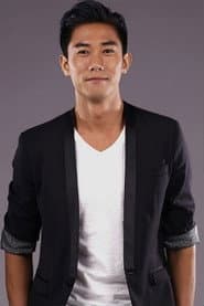 Desmond Tan في دور Derek