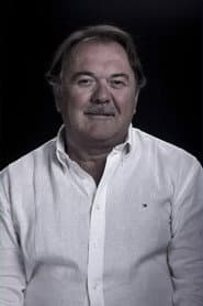 Filip Radoš as Stariji policajac