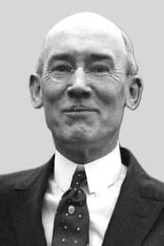 George Burton dans le rôle de Henchman Red