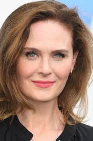 إيميلي ديشانيل في دور Kate Houghton
