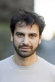 Dario Leone في دور Michele