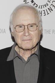 George Coe dans le rôle de Dr. Bernardi