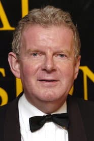 John Motson في دور Football Commentator (voice)