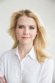 Elizabeth Smart dans le rôle de Herself - Narrator (voice)