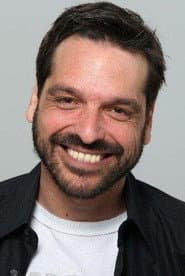 Rafael Reaño as Juan