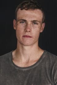 Mathew Homer dans le rôle de Connor