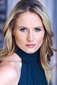 Helena Barrett dans le rôle de Sergeant Molly McButter