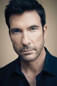 Dylan McDermott dans le rôle de Forbes
