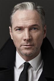 Sean Mahon dans le rôle de Andrew