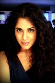 Neha Iyer dans le rôle de Omana