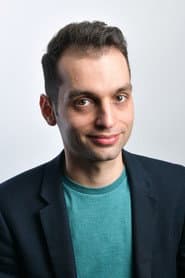 Konstantin Kisin dans le rôle de Self