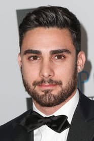 Tommy Savas dans le rôle de Matty Sellers