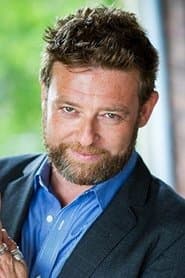 Dmitry Chepovetsky في دور Ivan