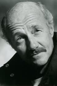 James Garrett dans le rôle de Edwards