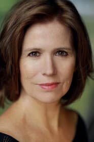 Sally Edwards في دور Susan Hodge