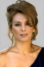 Nieves Navarro في دور Crystal