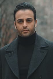 Raha Etemadi dans le rôle de Self