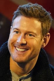 Tom Hopper في دور Logan O'Leary