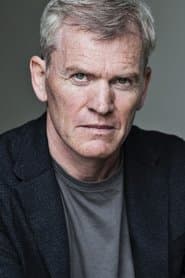 Richard Dillane dans le rôle de Captain Medley