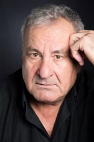 Petre Nicolae في دور Grocer