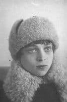 Yuliya Yulskaya as The Ugly Duckling (voice)