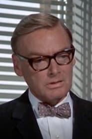 Gene Lyons dans le rôle de Corey Sherman