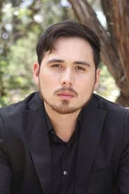 Josiah David Warren dans le rôle de Levi