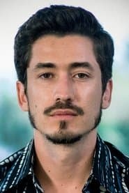 Juan Pablo Urrego في دور Young Hernán Bedoya