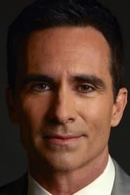 Nestor Carbonell dans le rôle de Bruce Regenstreich