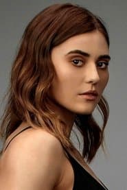 Dani Klupsch في دور Carrie