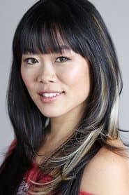 Grace Lynn Kung dans le rôle de Lauren