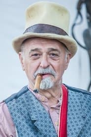 Peter Sherayko في دور Red