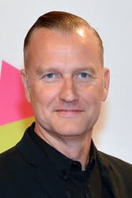 Beppe Starbrink في دور Cardboard Freddy Kreuger