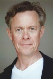 Alex Jennings dans le rôle de Sir Charles Gray
