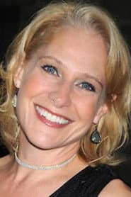 Elizabeth Kaledin في دور Reporter