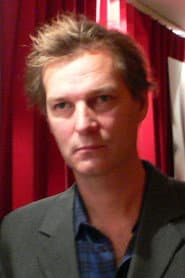 Johan Pihlgren dans le rôle de Reporter