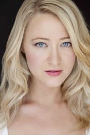 Siobhan Hewlett dans le rôle de Quaid's Mother