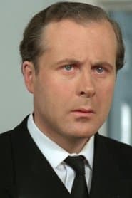 Mark Elwes dans le rôle de Tom - Assistant Manager
