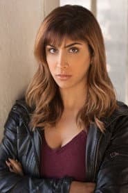 Kayla Barr dans le rôle de College Roommate