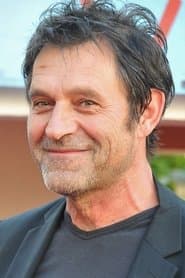 Patrick Catalifo dans le rôle de Georges Campana