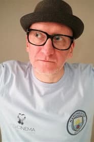 Simon Hickson dans le rôle de Self