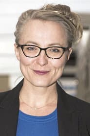 Marya Sea Kaminski dans le rôle de American Lena